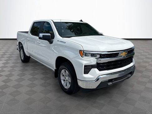 Used 2025 Chevrolet Silverado 1500 LT image 4