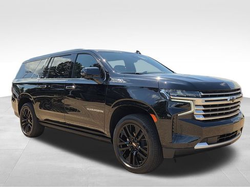 Used 2023 Chevrolet Suburban High Country w/ Max Trailering Package AWD/4WD image 4