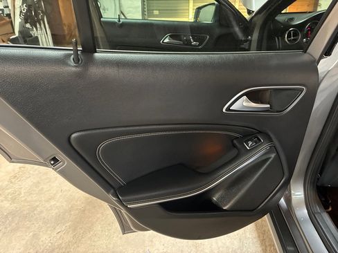 Used 2018 Mercedes-Benz GLA 250 4MATIC image 19