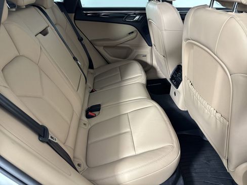 Certified 2025 Porsche Macan image 28