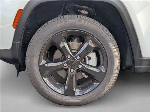 Used 2025 Jeep Grand Cherokee Limited w/ Black Appearance Package image 24