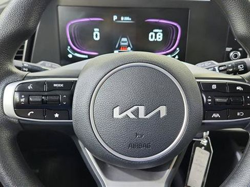 Used 2025 Kia Sportage LX FWD image 19