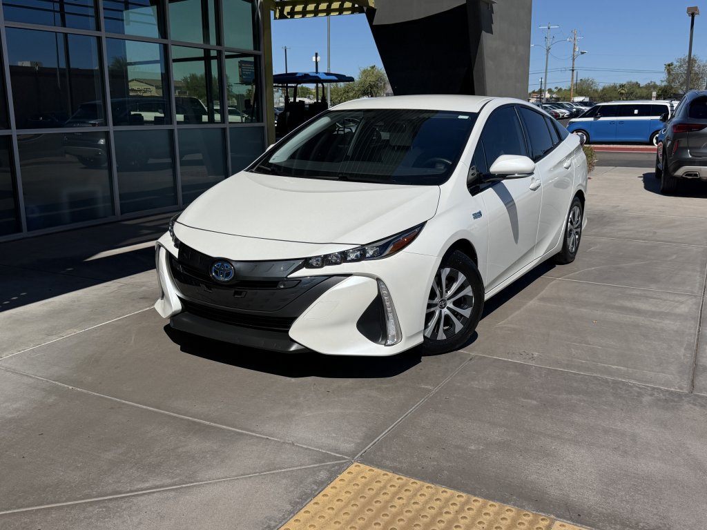 Used 2020 Toyota Prius Prime XLE FWD image 2