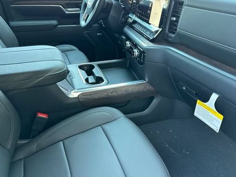 New 2026 GMC Sierra 2500 SLT w/ SLT Premium Package AWD/4WD image 17