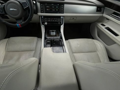 Used 2016 Jaguar XF Prestige RWD image 31