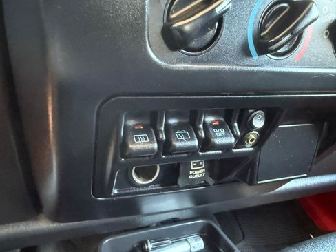 Used 2005 Jeep Wrangler Unlimited AWD/4WD image 21