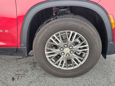 Used 2025 Chevrolet Traverse LT w/ Driver Confidence Package image 9