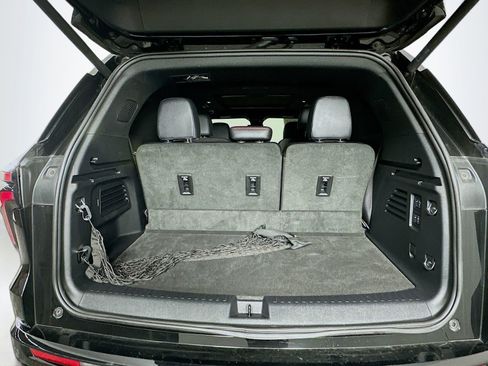 Used 2025 Chevrolet Traverse RS image 29