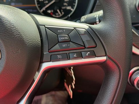 Used 2025 Nissan Altima 2.5 SV FWD image 19