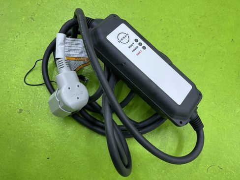 Used 2025 Nissan Leaf S image 14