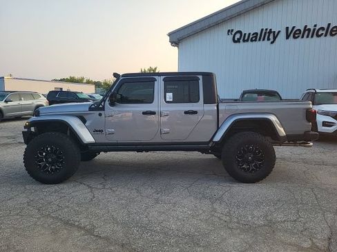 Used 2020 Jeep Gladiator Overland AWD/4WD image 22