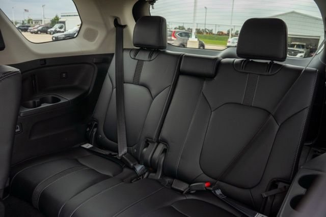 Used 2025 Honda Pilot Touring image 14