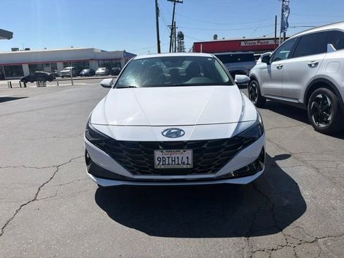 Used 2022 Hyundai Elantra Limited FWD image 2