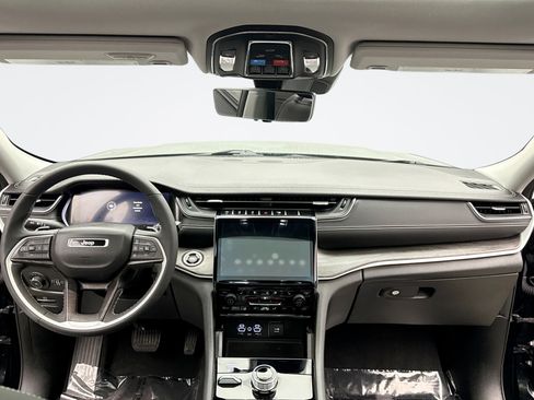 Used 2023 Jeep Grand Cherokee Limited w/ Luxury Tech Group II image 14