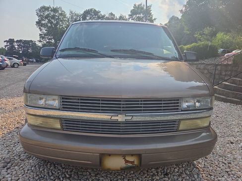 Used 2002 Chevrolet Astro Passenger AWD image 2