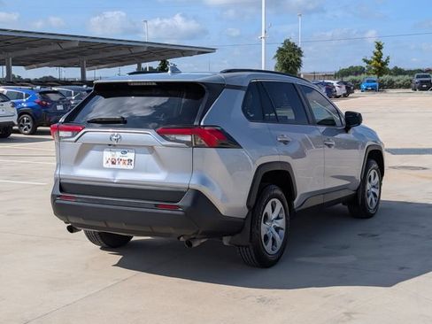 Used 2021 Toyota RAV4 LE FWD image 5