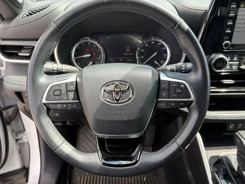 Used 2022 Toyota Highlander XSE AWD/4WD image 14