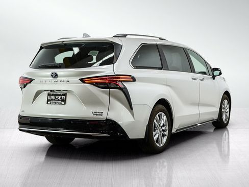Used 2024 Toyota Sienna Limited AWD/4WD image 5