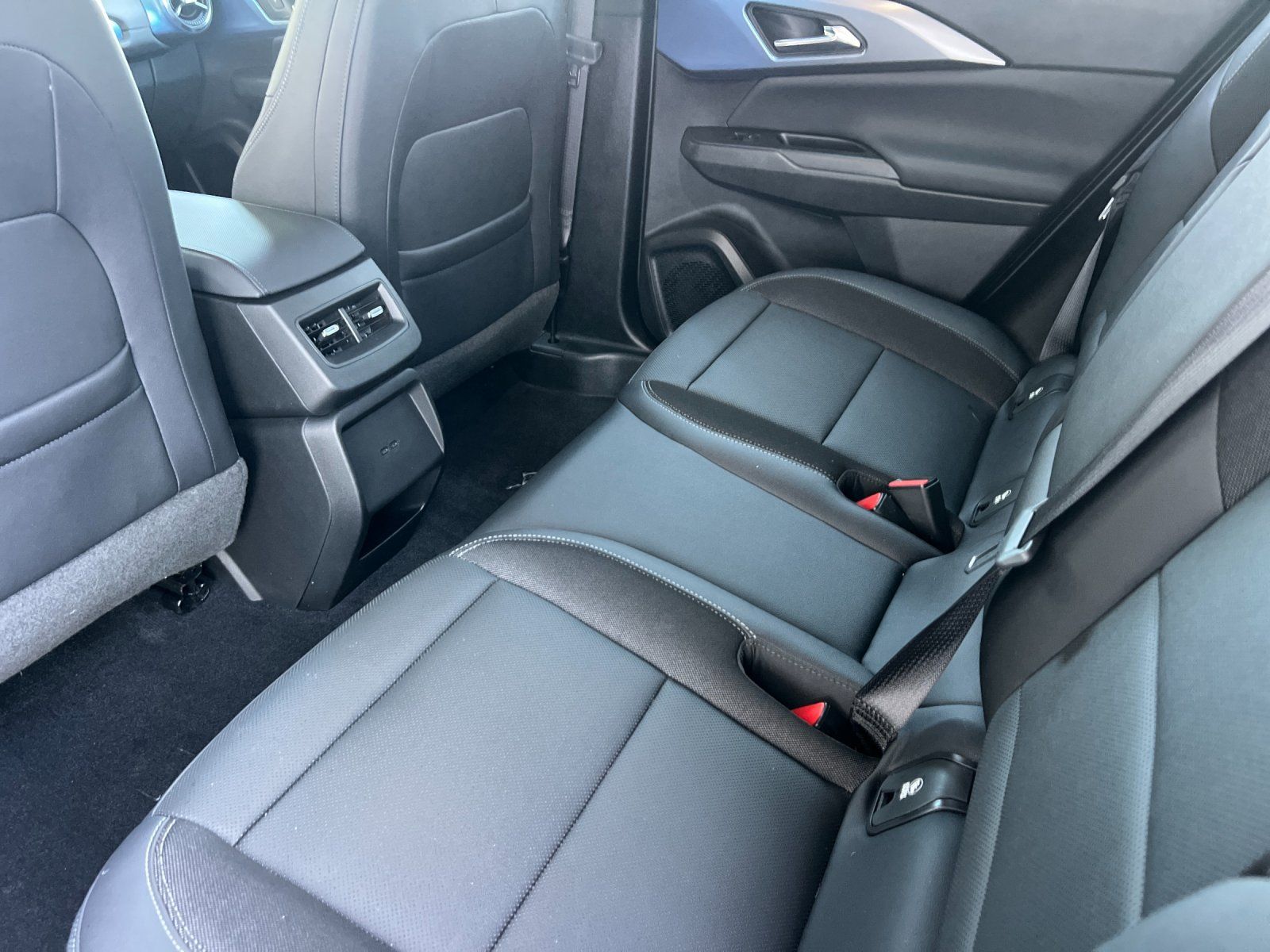 Used 2024 Chevrolet Equinox EV LT FWD image 12