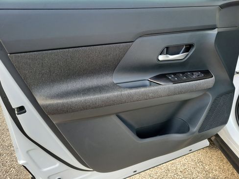 Certified 2025 Nissan Kicks SV FWD image 15