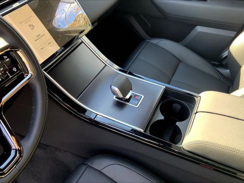 New 2026 Land Rover Range Rover Velar Dynamic SE image 7