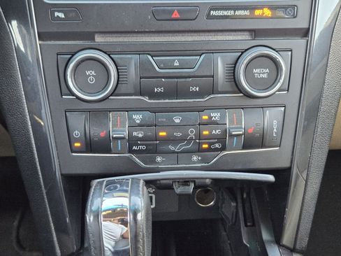 Used 2017 Ford Explorer XLT w/ Equipment Group 202A FWD image 20