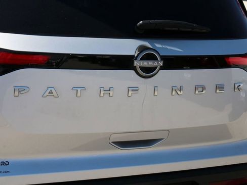 Used 2025 Nissan Pathfinder SV FWD image 8