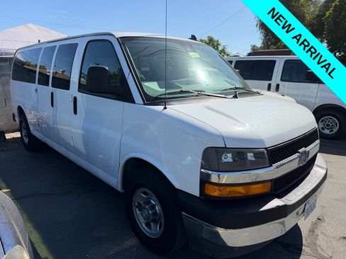 Used 2020 Chevrolet Express 3500 LT w/ LT Preferred Equipment Group RWD image 2