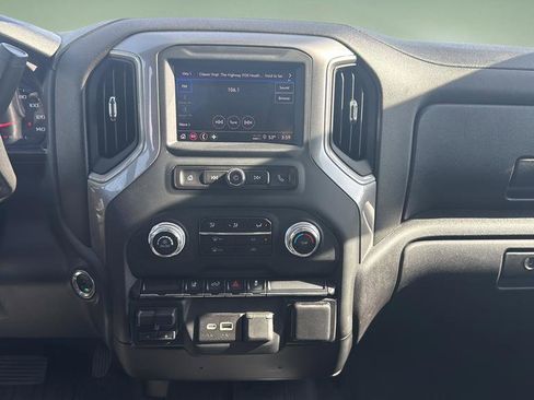 Used 2024 GMC Sierra 3500 Pro w/ Convenience Package image 8