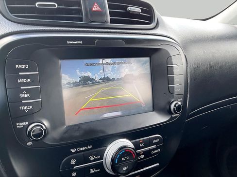 Used 2018 Kia Soul + FWD image 28