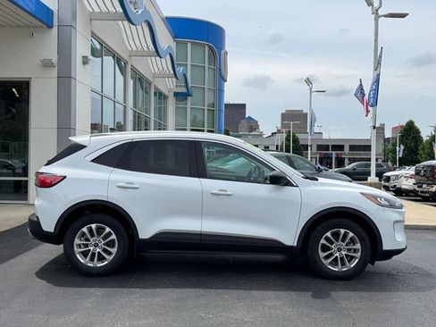 Used 2022 Ford Escape SE w/ Convenience Package AWD/4WD image 2
