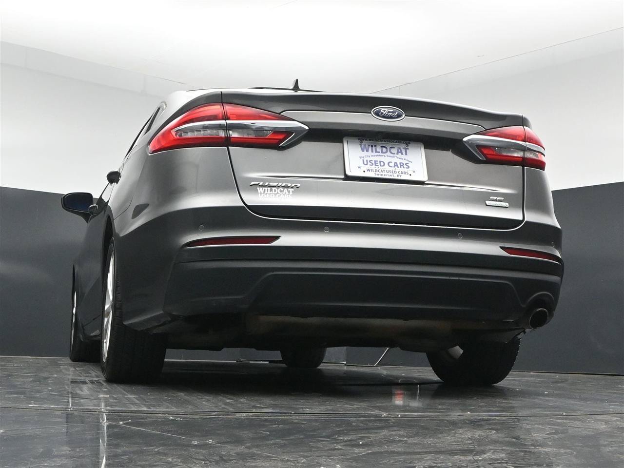 Used 2019 Ford Fusion SE FWD image 33