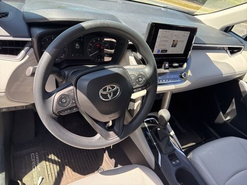 Used 2025 Toyota Corolla Cross L image 9
