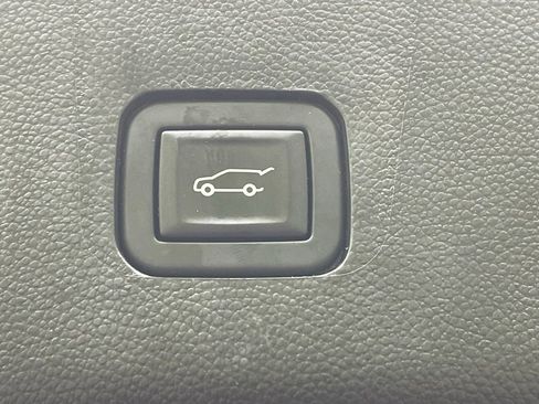 Used 2023 Chevrolet Traverse High Country w/ LPO, Floor Liner Package AWD/4WD image 23