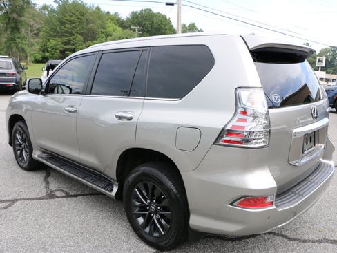 Used 2022 Lexus GX 460 Premium AWD/4WD image 3