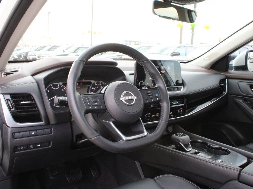 Used 2023 Nissan Rogue SL w/ SL Premium Package FWD image 16