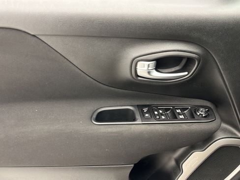 Used 2021 Jeep Renegade Latitude AWD/4WD image 13