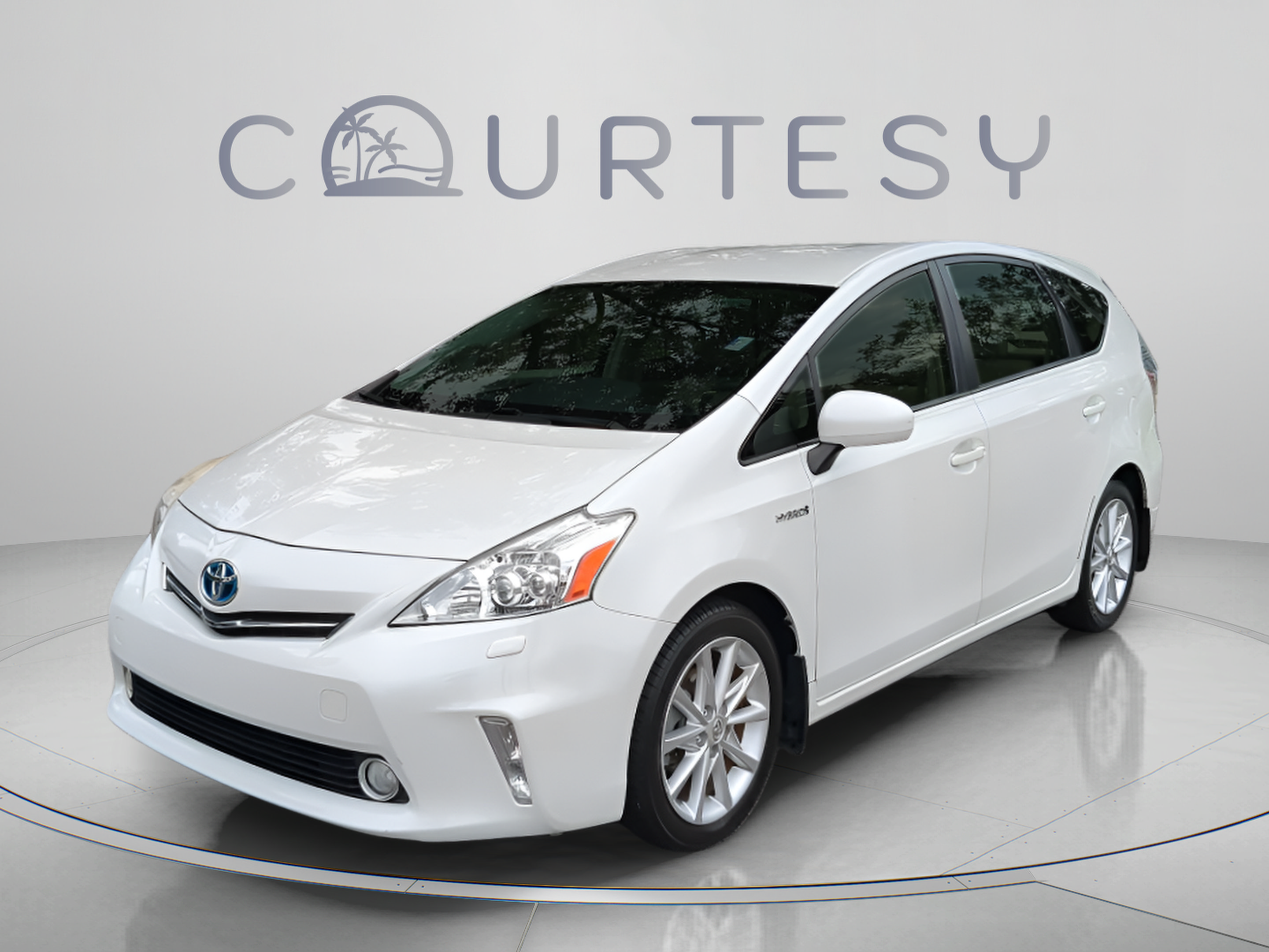 Used 2014 Toyota Prius V Five FWD image 1