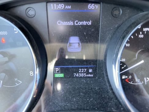 Used 2018 Nissan Rogue SV image 9