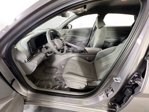 Used 2023 Hyundai Elantra SEL FWD image 19