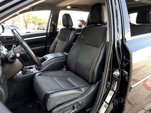 Used 2017 Toyota Highlander Plus image 8