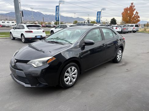 Used 2014 Toyota Corolla LE image 2