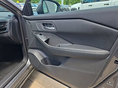 Used 2026 Nissan Rogue SV FWD image 70