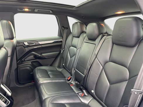 Used 2016 Porsche Cayenne AWD/4WD image 37