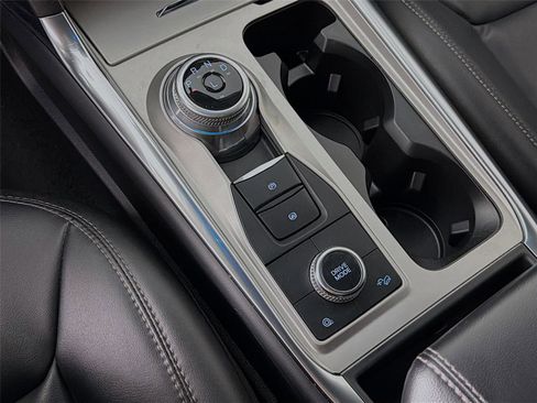 Used 2022 Ford Explorer XLT w/ Equipment Group 202A image 17