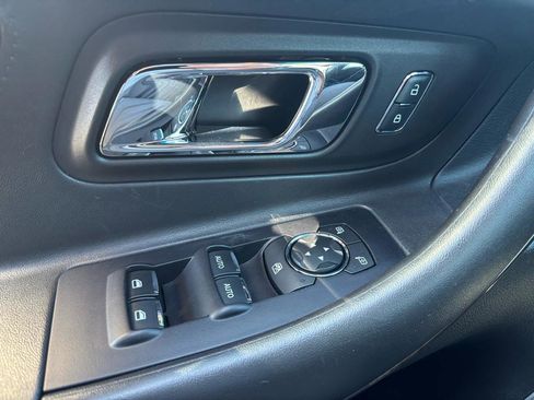 Used 2018 Ford Taurus Limited w/ Driver Assist Package image 14