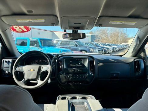 Used 2018 Chevrolet Silverado 1500 Custom w/ Custom Value Package image 12