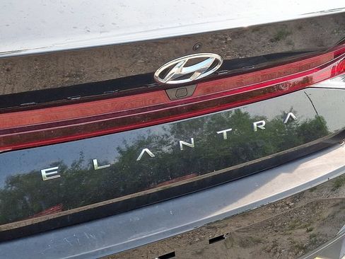 Used 2023 Hyundai Elantra SEL FWD image 10