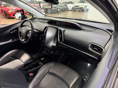 Used 2020 Toyota Prius Prime XLE FWD image 19