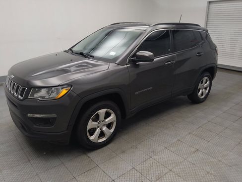 Used 2018 Jeep Compass Latitude w/ Popular Equipment Group AWD/4WD image 2